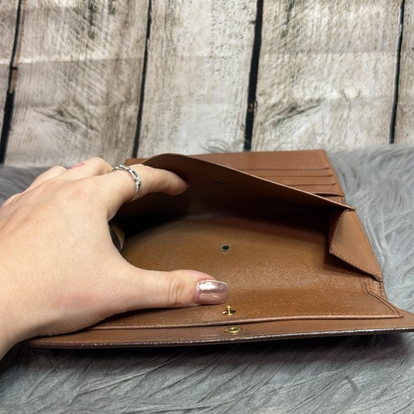 LOUIS VUITTON - International Long Wallet - Picture 10 of 13